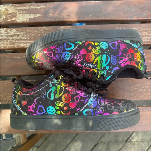 Heelys size 6 - Picture 3 of 8